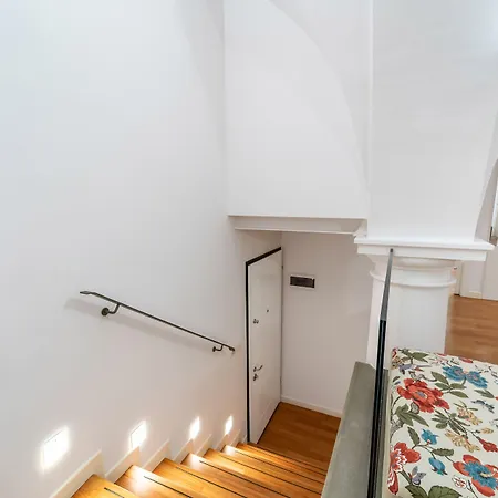 Modern Flat - Borgonuovo 23 アパート